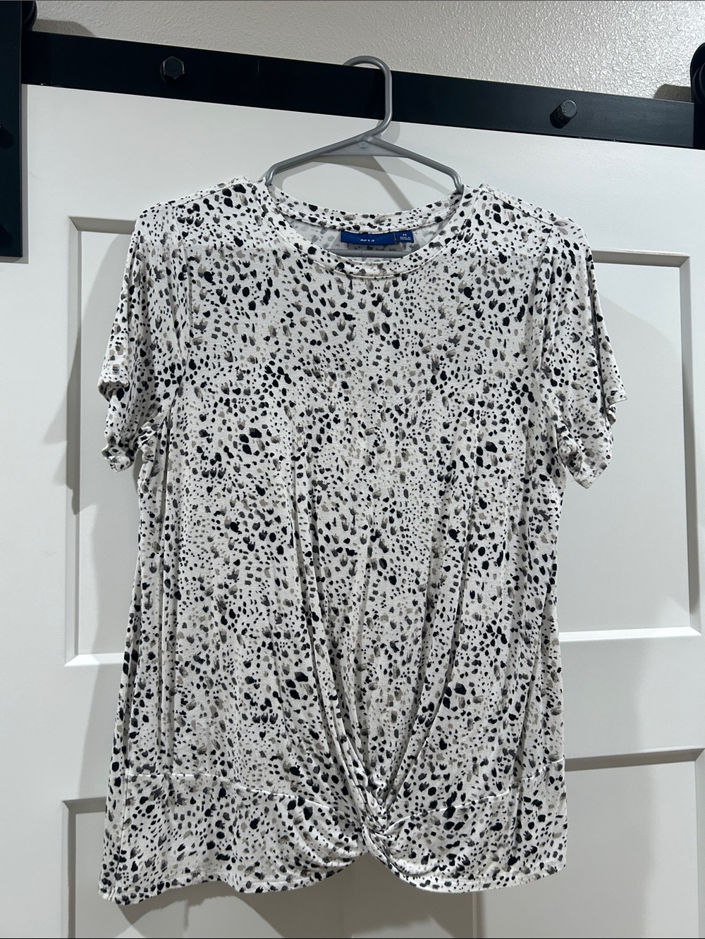 Apt. 9 Black & White Speckled Short Sleeve Knot Front Tee